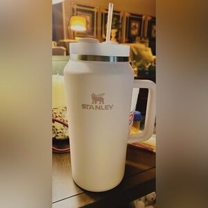 64oz Stanley very light pink new comes with straw and cleaning brush.